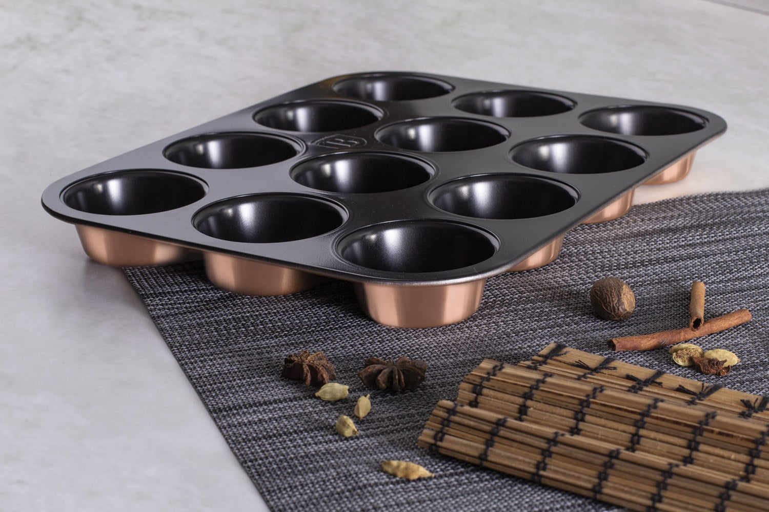 Berlinger Haus 12-Cup Titanium Coating Muffin Pan - Rose Gold Edition