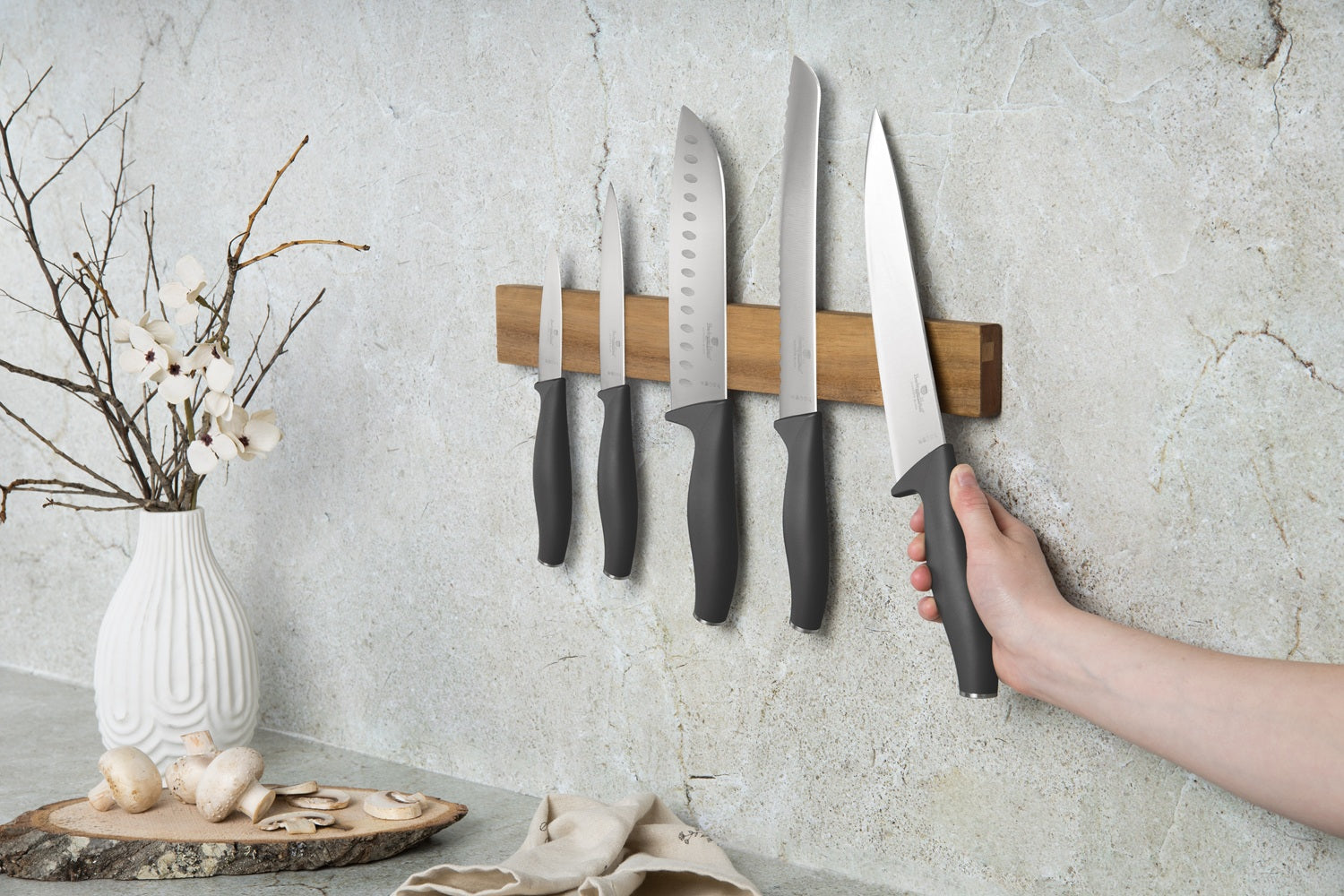 Berlinger Haus 6-Piece Knife Set with Acacia Wood Magnetic Hanger – Anthracite