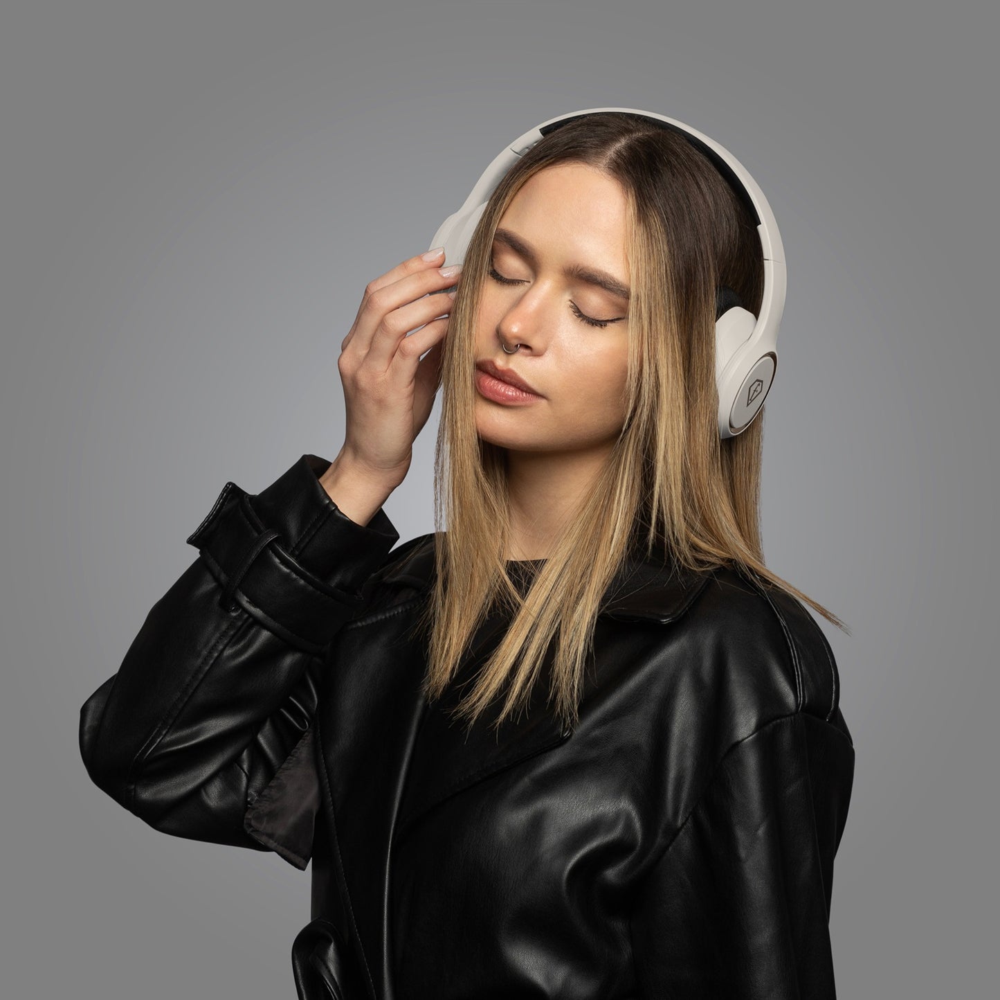 Fashion TV Noise Cancellation Wireless Headphones – Sahara