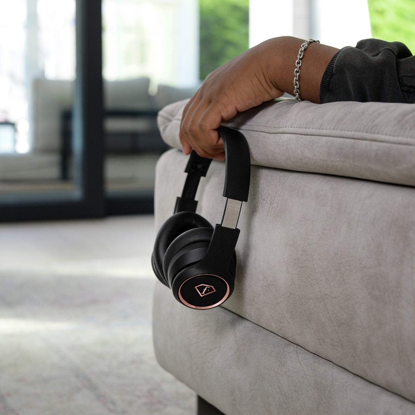 Fashion TV Noise Cancellation Wireless Headphones – Black Rose